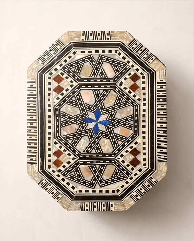 علبة بنقوش صدفية فاخرة – حجم الثمن (125 جم)