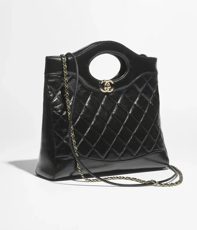 Shiny bag by شانيل