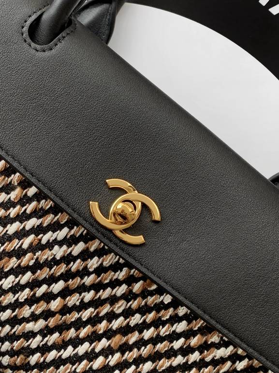 Tweed bag by شانيل