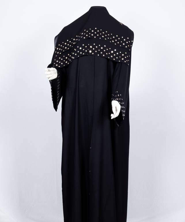 عباية مع طرحة كريستال معدن موديل رقم  3582 (1)