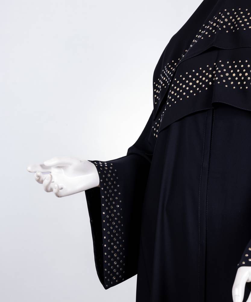 عباية سوداء مع طرحة معدن موديل رقم  3663 (1)