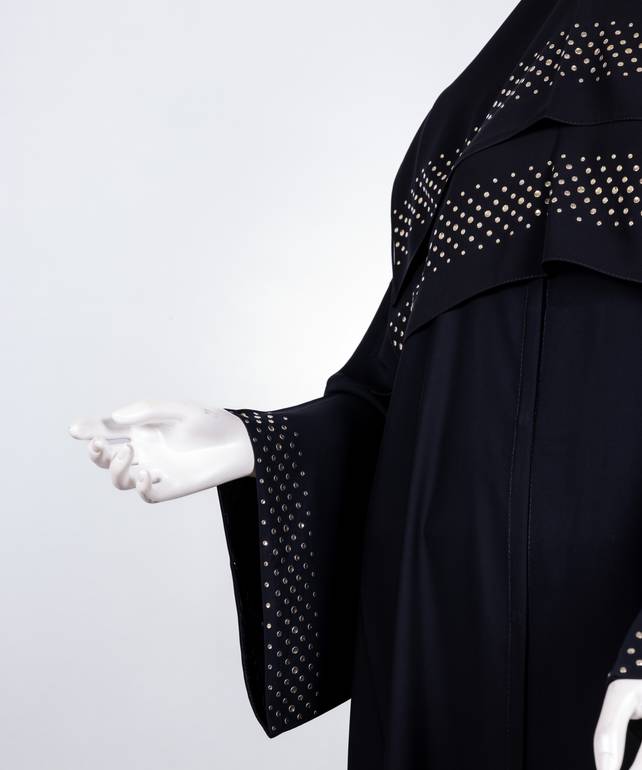 عباية سوداء مع طرحة معدن موديل رقم  3663 (1)