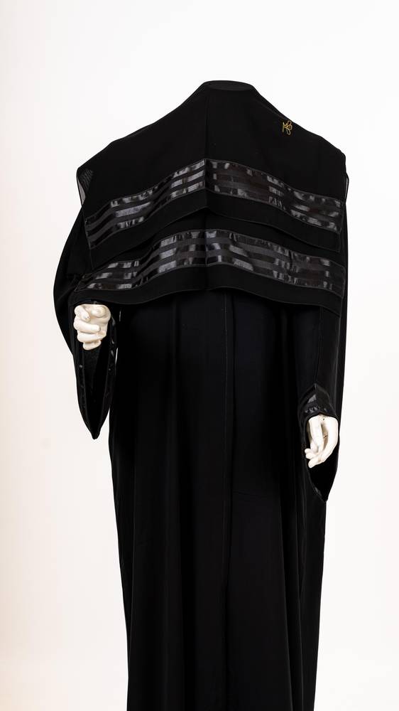 طقم اسود 3
