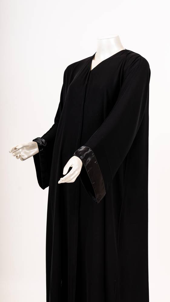 طقم اسود 4