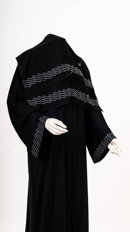 عباية مع طرحة كريستال مميزة