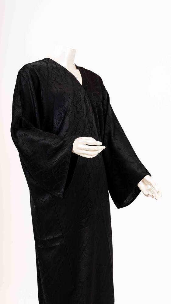 عباية مشجر اسود