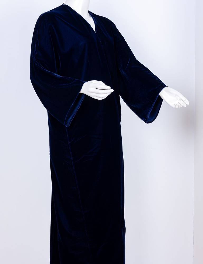 مخمل  لون كحلي