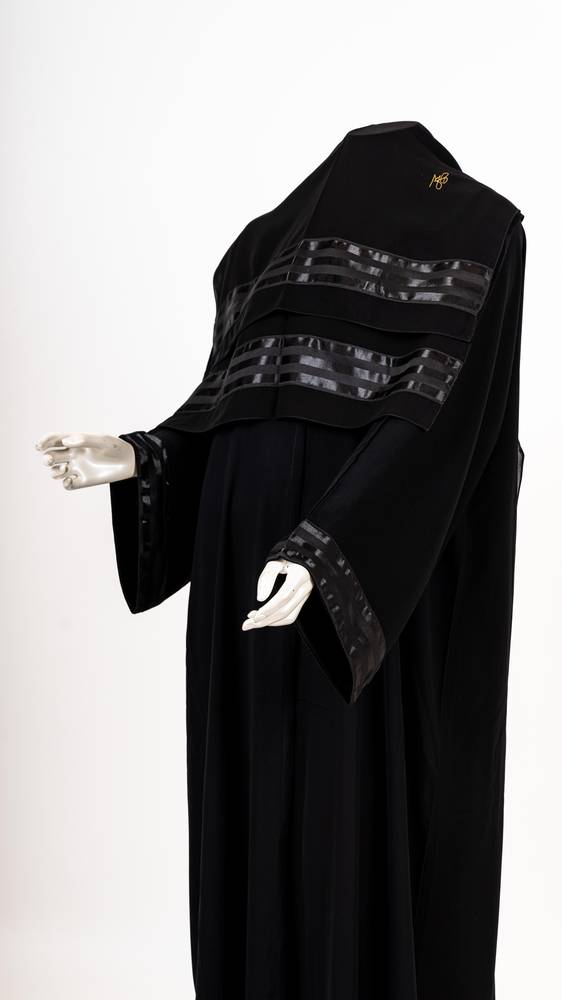 طقم اسود 3