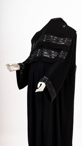 طقم اسود 3