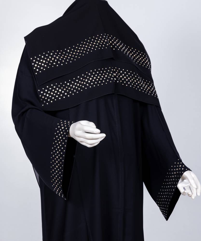 عباية سوداء مع طرحة معدن موديل رقم  3663 (1)