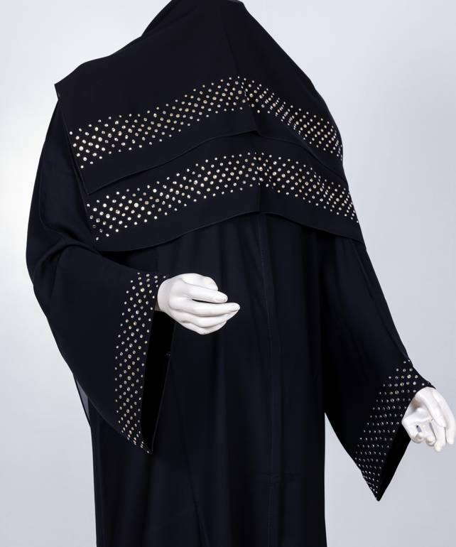 عباية سوداء مع طرحة معدن موديل رقم  3663 (1)