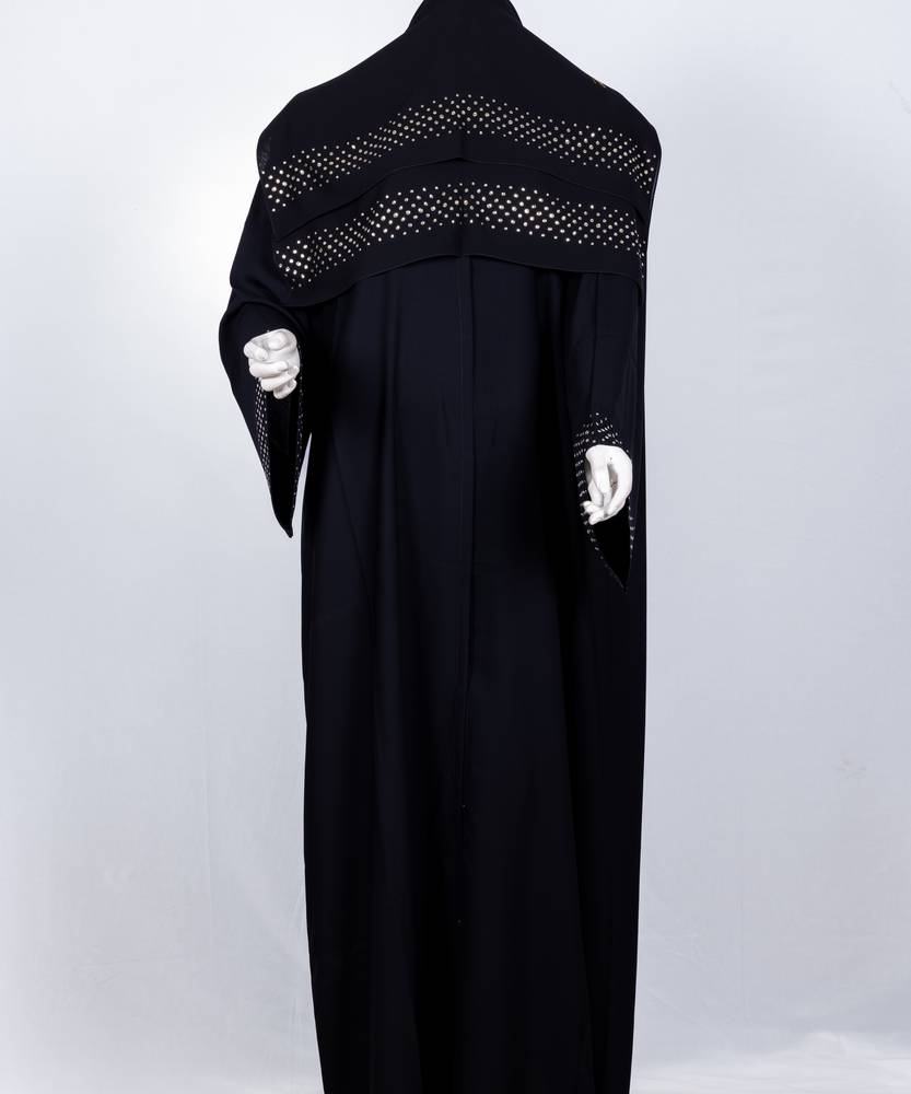 عباية سوداء مع طرحة معدن موديل رقم  3663 (1)