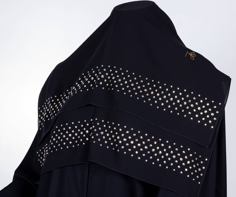 عباية سوداء مع طرحة معدن موديل رقم  3663 (1)
