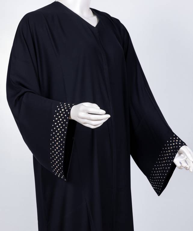 عباية سوداء مع طرحة معدن موديل رقم  3663 (1)