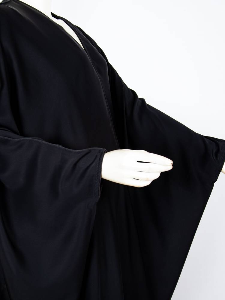                    عباية سادة قماش   massima-4  القصة مشلح بدون طقطق