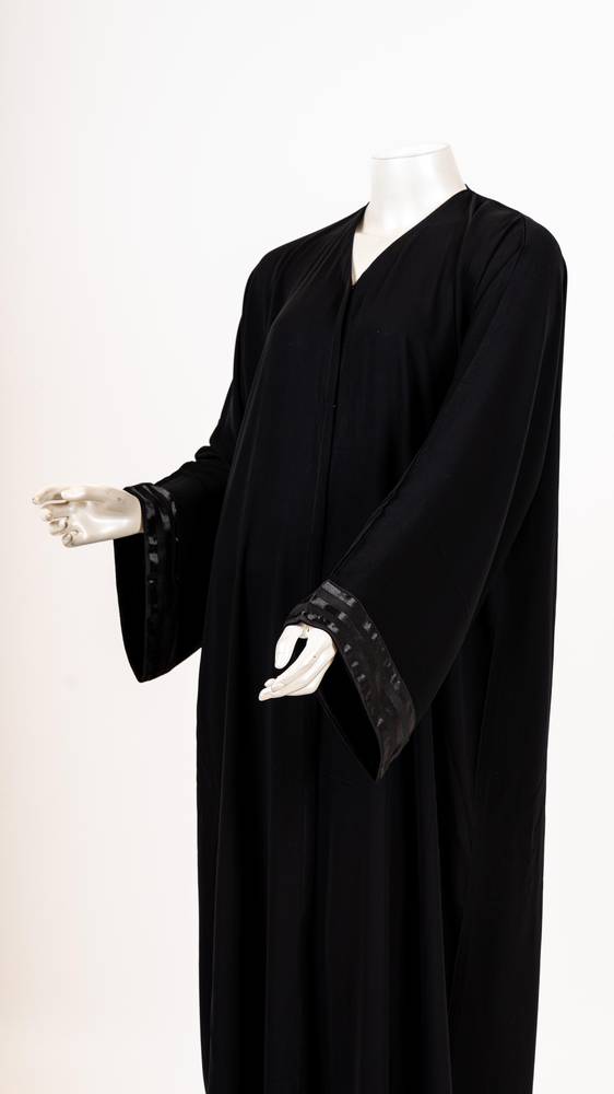 طقم اسود 3