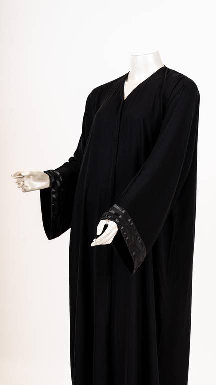 طقم اسود 3