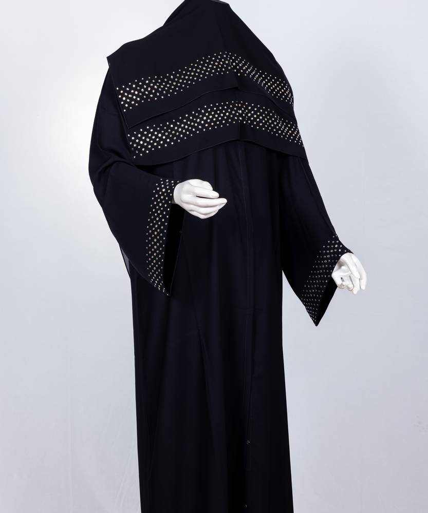 عباية سوداء مع طرحة معدن موديل رقم  3663 (1)