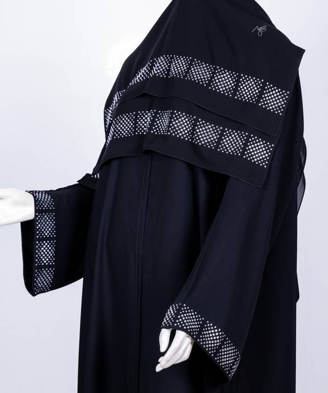عباية مع طرحة كريستال برسمة موديل رقم  3592  (1)