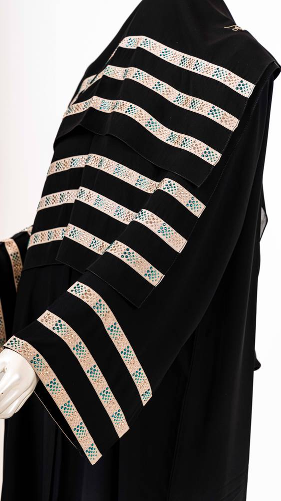 عباية مع طرحة كريستال مخطط موديل رقم  3679 (2)