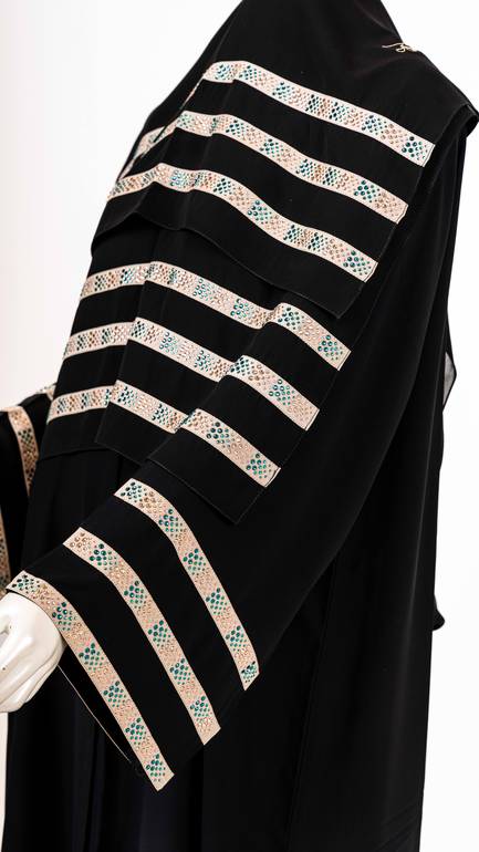 عباية مع طرحة كريستال مخطط موديل رقم  3679 (2)