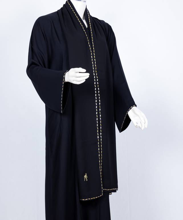   عباية مع طرحة معدن مستطيل موديل رقم  3609 (1)