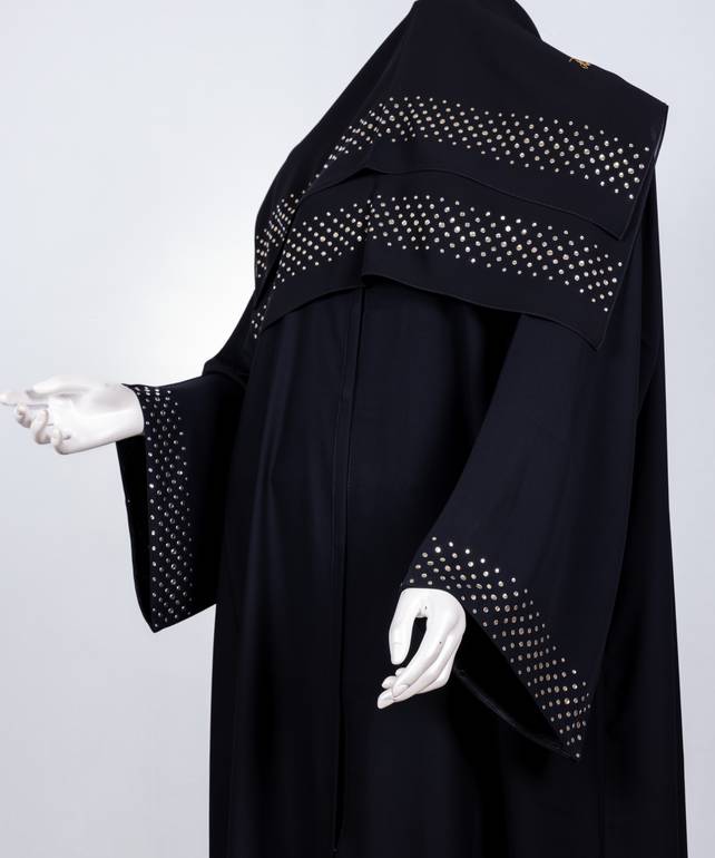 عباية سوداء مع طرحة معدن موديل رقم  3663 (1)