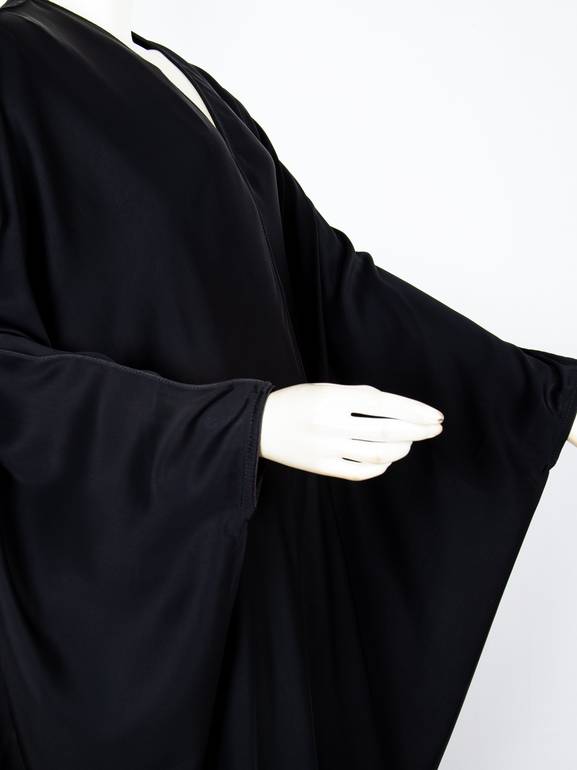                    عباية سادة قماش   massima-4  القصة مشلح بدون طقطق