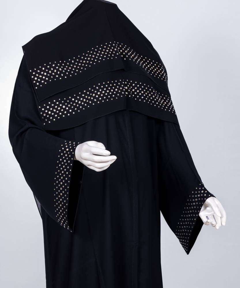 عباية سوداء مع طرحة معدن موديل رقم  3663 (1)
