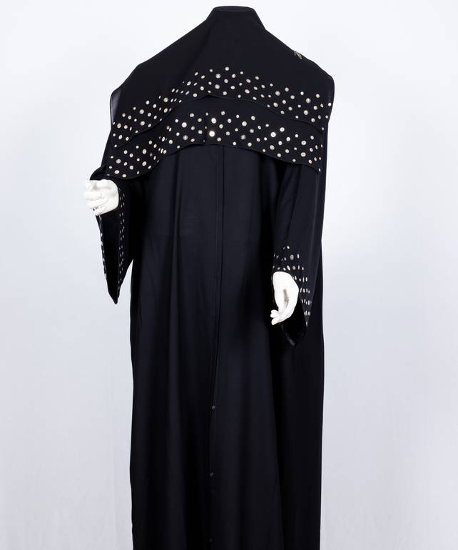 عباية مع طرحة كريستال معدن موديل رقم  3582 (1)