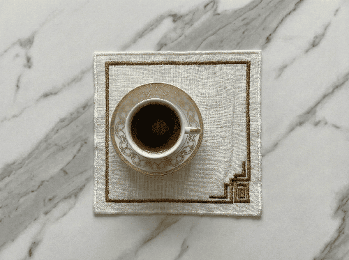 طقم قاعدة اكواب قماش - إطار هندسي ذهبي (6 قطع)