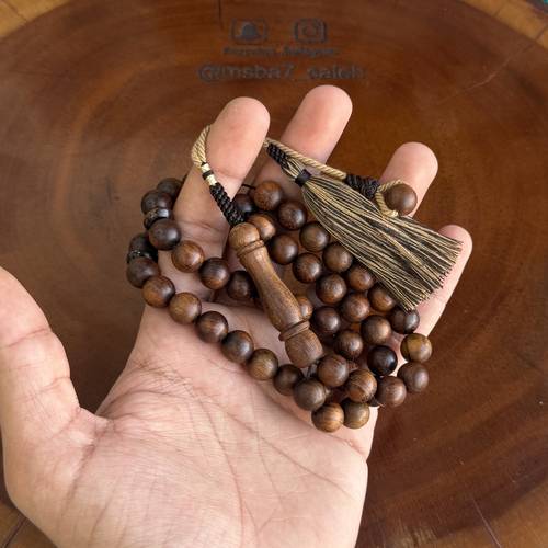 خشب العود الطبيعي بكركوش من تصميمنا
