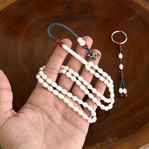عظم جمل طبيعي ( نواعم ) بكركوش من تصميمنا مضاف له مجسم جمل ( هديه مع كل مسباح ميدالية مفاتيح )