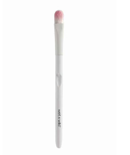 Soft and fluffy eye shadow blending brush