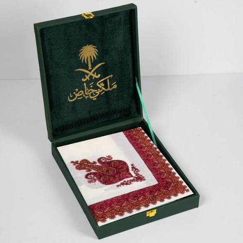 شال كشميري ابيض تطريز احمر ماركة ملكي خاص
