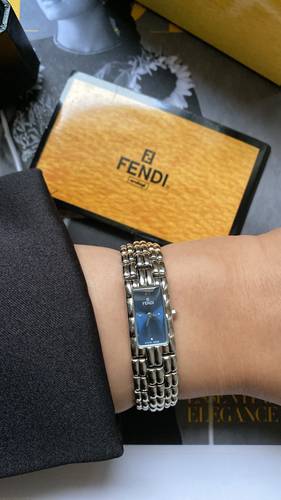 ساعة عتيقة فضية بمينا أزرق فاتح ماركة FENDI 