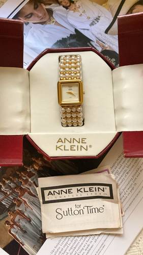 ساعة عتيقة ماركة Anne Klein  