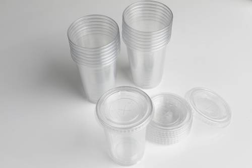 كاس بلاستيك شفاف مقاس 10 اونصه مع غطاء عادي ( 50 حبة )