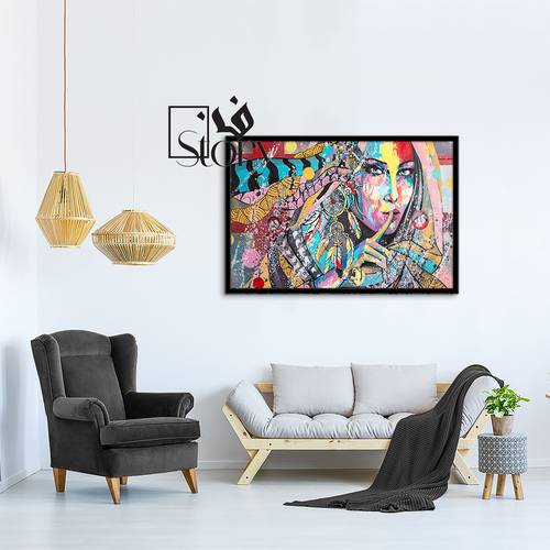هذه اللوحة الفنية تعرض تصميمًا بوهيميًا صاخبًا بأسلوب فن الشارع (الجرافيتي) المليء بالحيوية والألوان المتداخلة