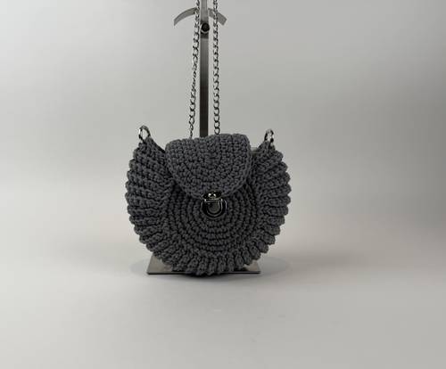 Grey Seashell Muse