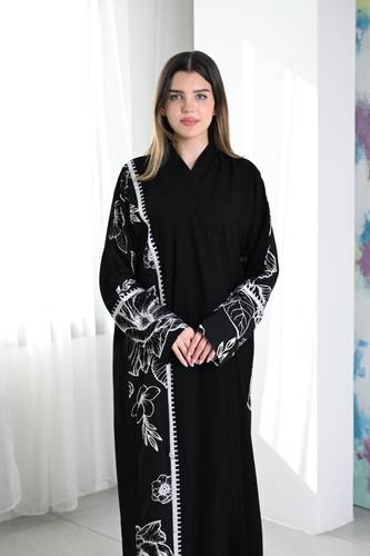 عبايه كريب ورورد ابيض واسود N238
