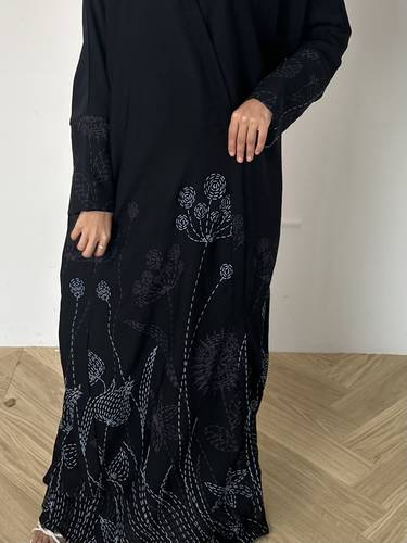 عباية كريب برسمة ورود من الاسفل N269