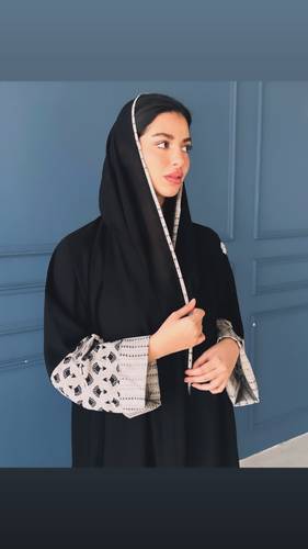 عباية كريب واكمام ملونه قصة العبايه كلوش N138