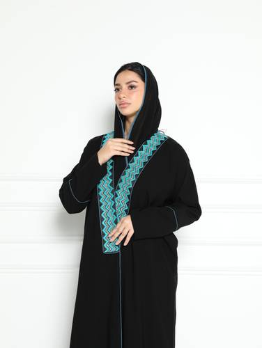 عباية كريب اسود وتطريز يدوي N122