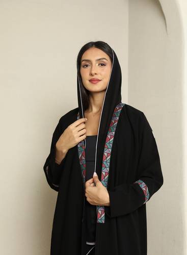 عبايه يوميه كريب اسود وكلفه ملونهN103