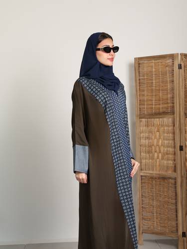 عبايه بلون كاكي مميز وغريب N350