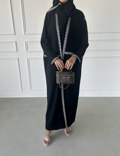 عباية كريب بتطريز ابيض انيق N160