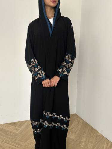 عباية كريب بتطريز انيق N271
