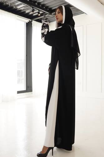 عباية كريب اسود بأكمام مميزه وقصه من الجنبينN072