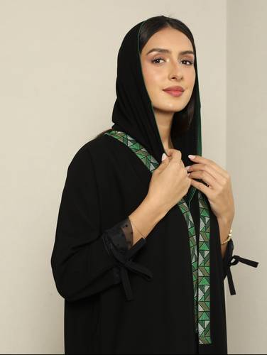 عباية كريب اسود بكلفه واكمام شفافه N086